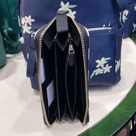 Kate Spade Chelsea Textured Gingham Print Nylon Large Continental Wallet
NWT - Picture 8 of 16